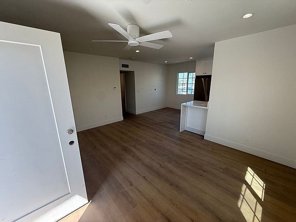 4th image of 4264 42nd St APT 4