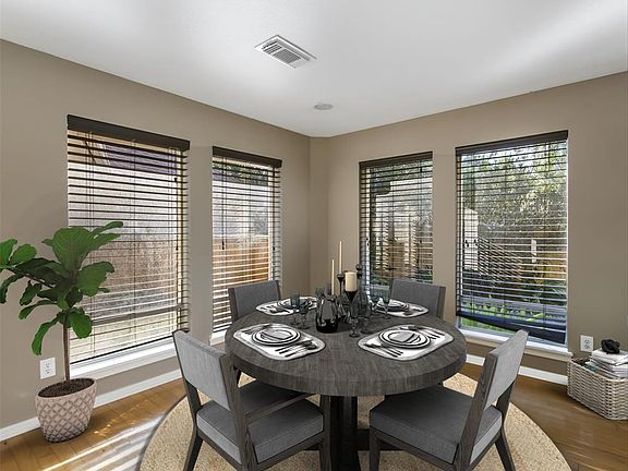 3rd image of 2739 Sandpebble Dr