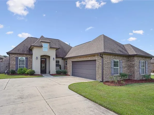 313 Old Place Ln, Madisonville, LA 70447