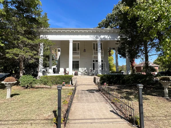 810 W Cherry Street, Nevada, MO 64772