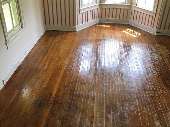 5th image of 401 Darden St