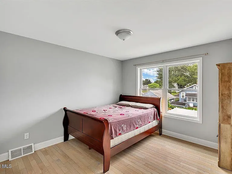 10 Old Pine Ave — Photo 6