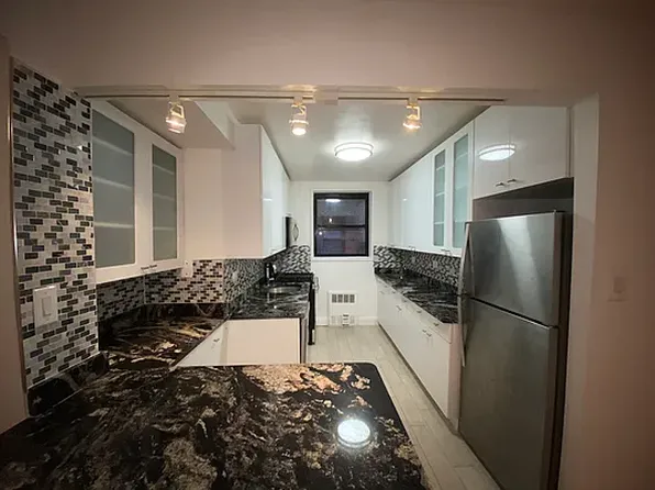 400 Rugby Road image 1 of 6