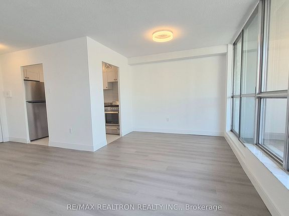 3rd image of 21 Vaughan Rd #307