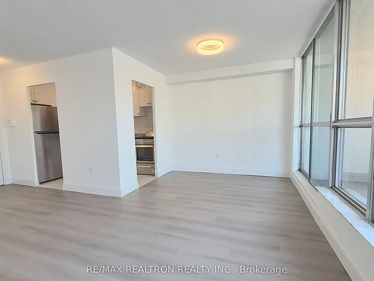 21 Vaughan Rd #307 — Photo 3