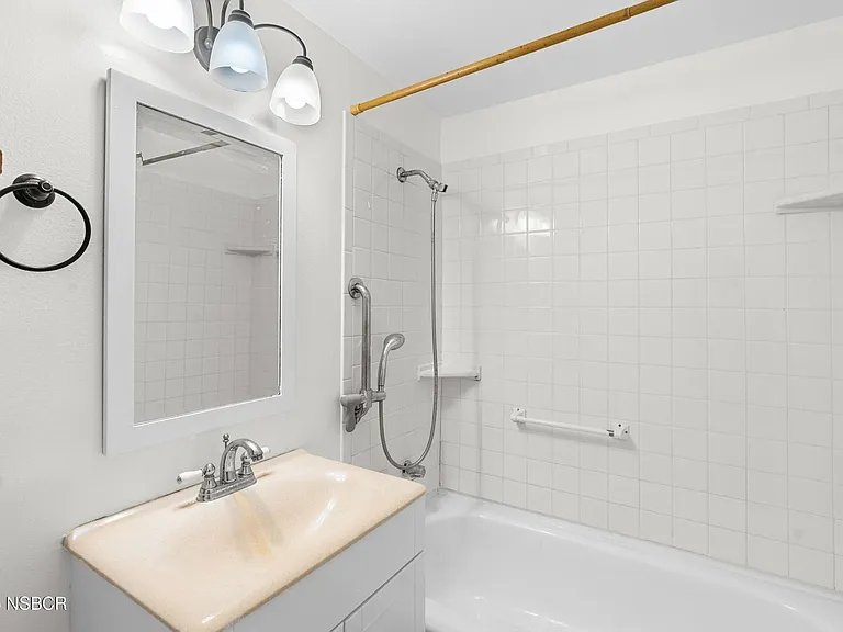 400 E Cherry Ave — Photo 5