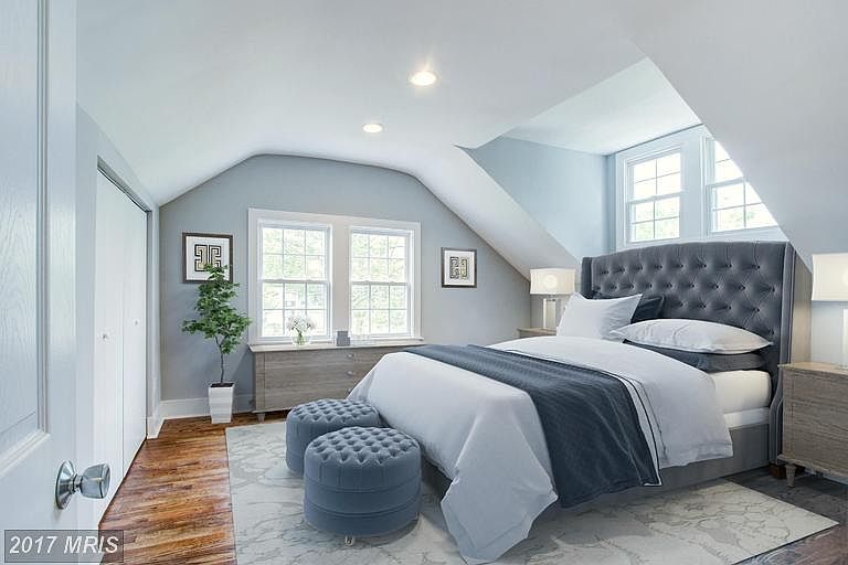 2nd image of 515 55th St NE