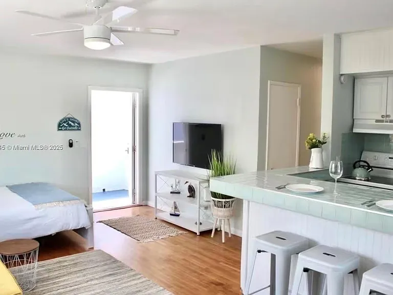 316 Walnut St #2 — Photo 6