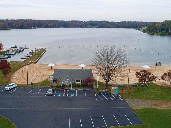 4th image of Ellis Dr