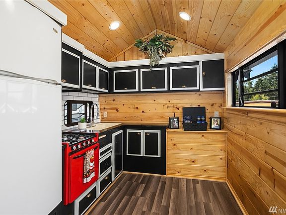 3rd image of 5920 200th St SW Unit 16