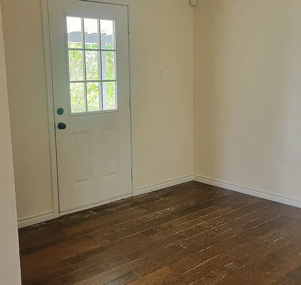 1402 Miranda Ave — Photo 5