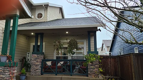 1435 NE Setting Sun Dr Photo 1
