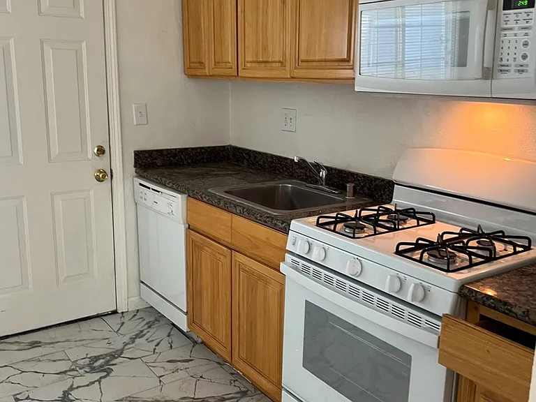 142 Alturas Ave #D — Photo 9