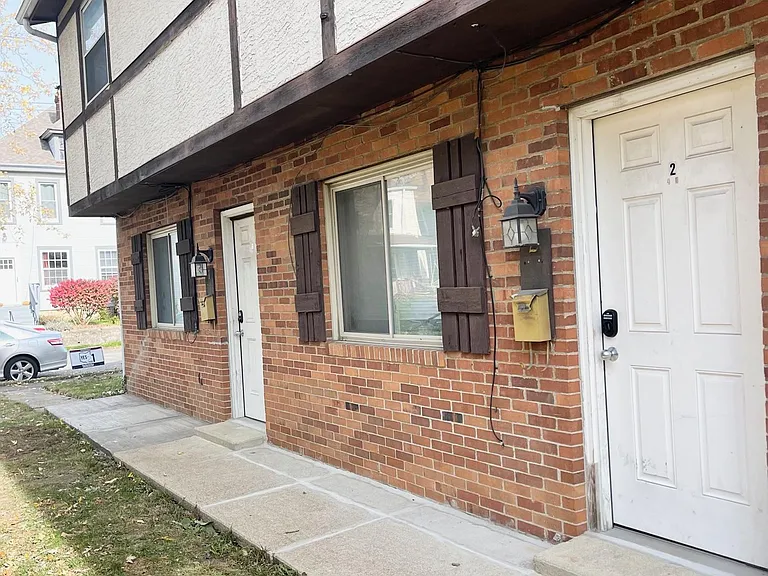 135 E Maynard Ave — Photo 24