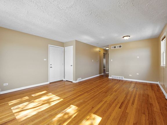 4th image of 547 24th Ave