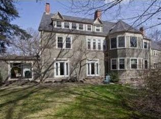 8 Lancaster Ln, Milton, MA 02186