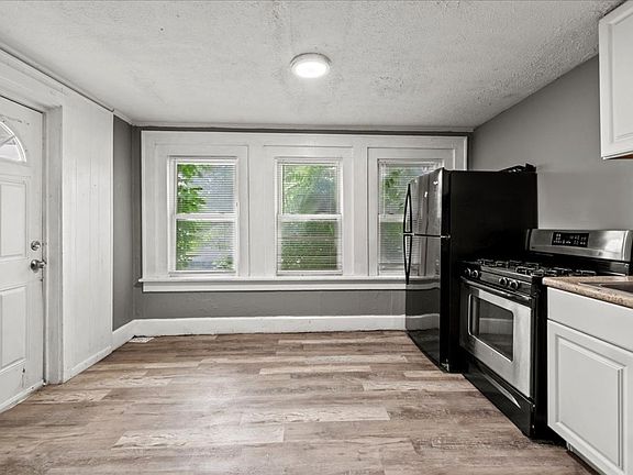 5th image of 4830-4831 E Washington St #1
