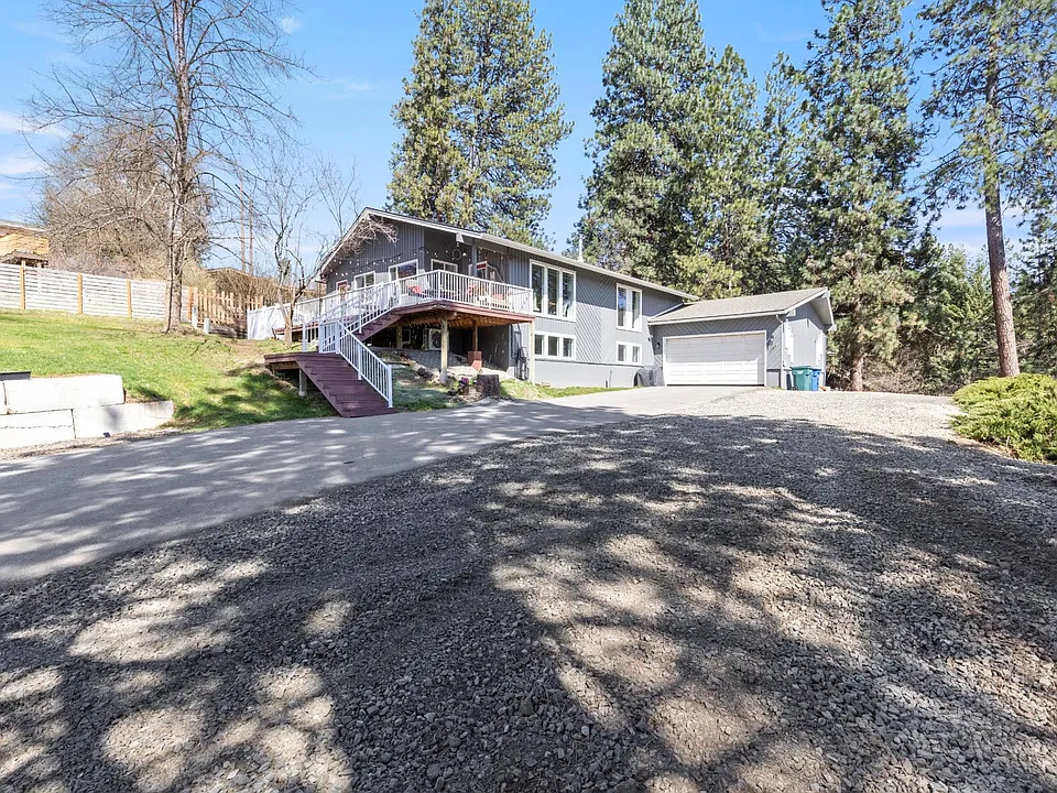 2585 E Lilly Dr