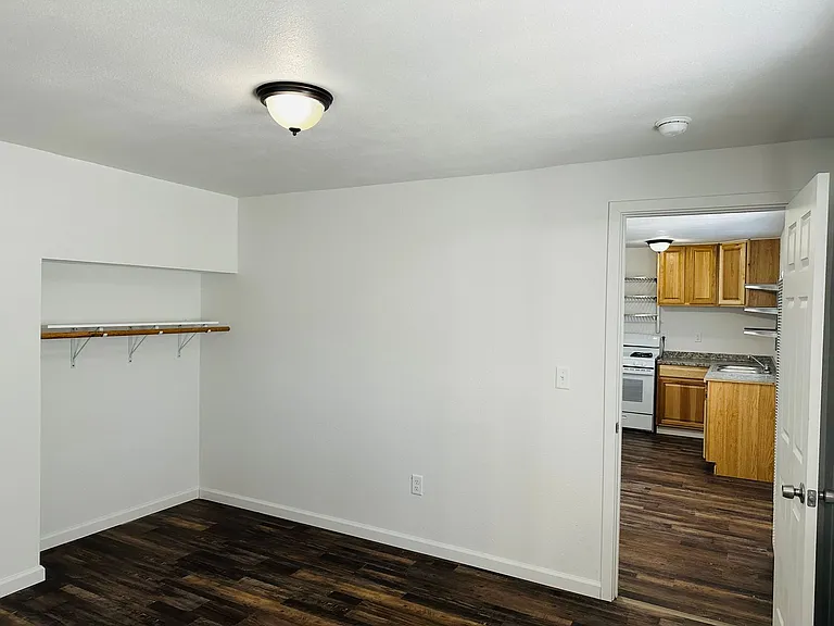 921 E 4th St #15 — Photo 12