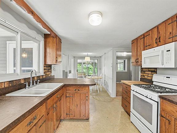 3rd image of 1237 Clinch St