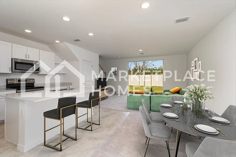 3 bed, 2.5 bath, 1347 sqft, $1,839 — Photo 3