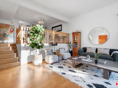 22281 Erwin St, Los angeles, CA, 91367