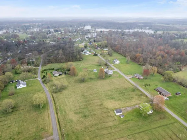 220 Schlitz Dr, Fayetteville, OH 45118
