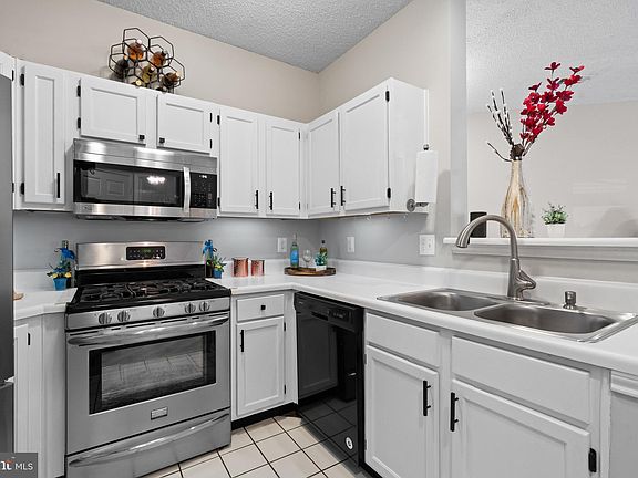 4th image of 13081 Autumn Woods Way APT 102