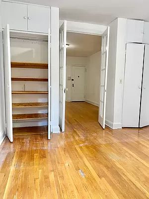 5th image of 209 E 88th St APT 2B