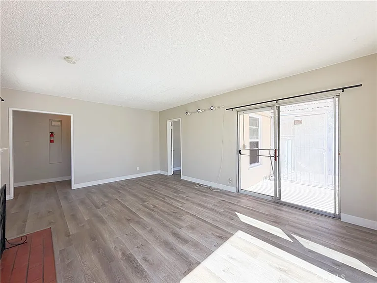 320 E Marshall St #A — Photo 5