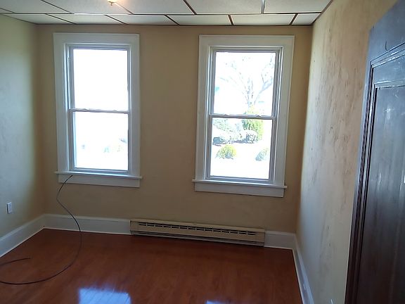 2nd image of 146-148 Charles St