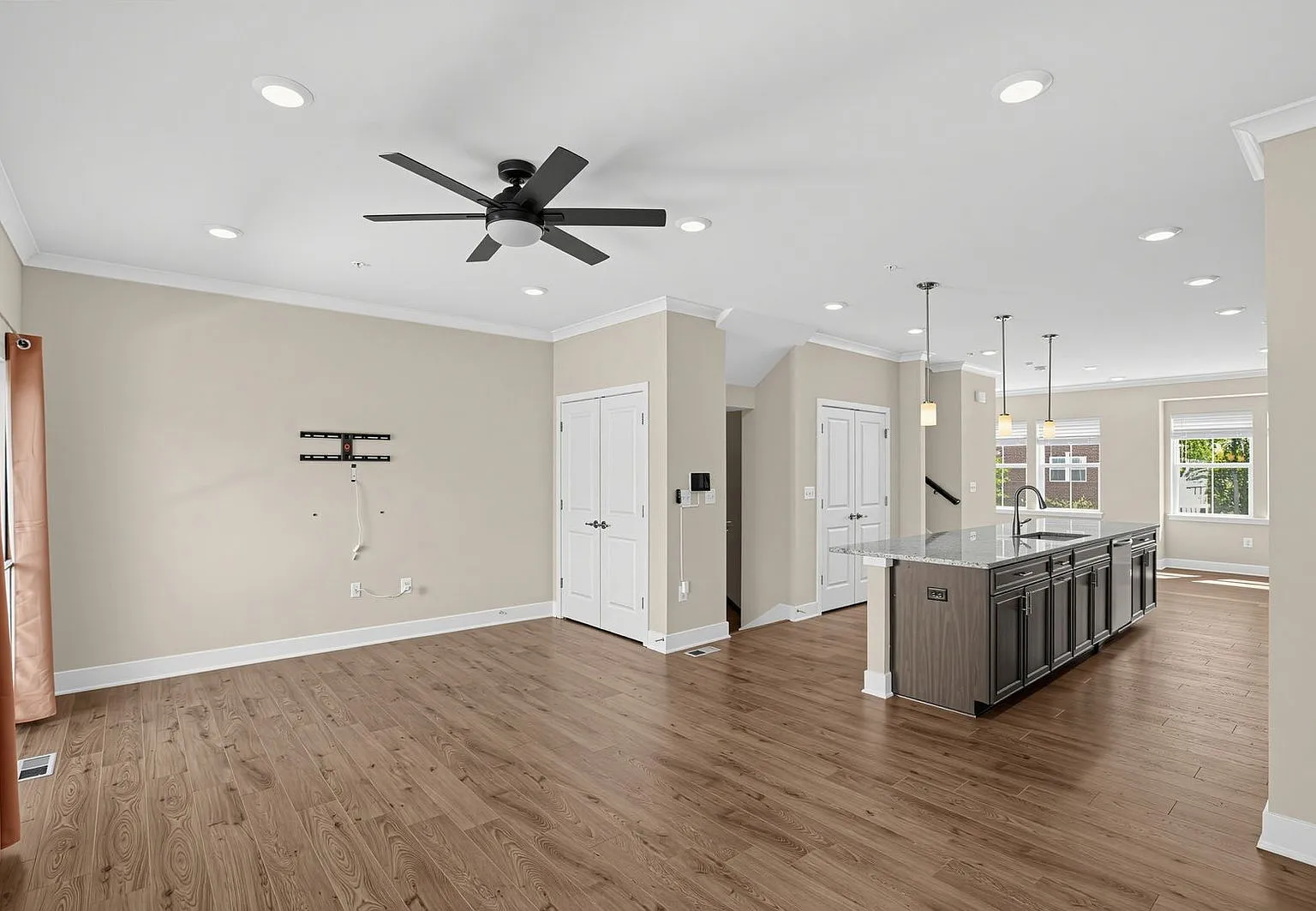 3 bed, 3.5 bath, 2688 sqft, $3,300 — Photo 3
