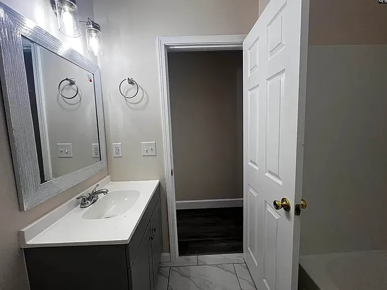 832 Newman St — Photo 29
