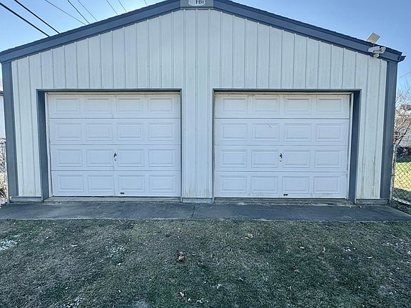 2nd image of 814 W 39th Ave