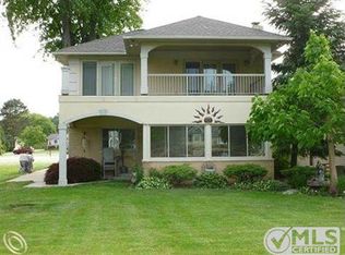 39784 Shoreline Dr, Harrison Township, MI 48045