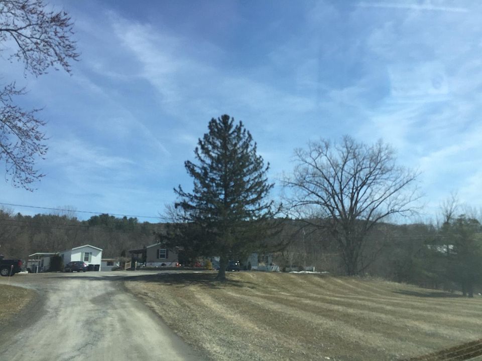 2nd image of 115 Robert Ct
