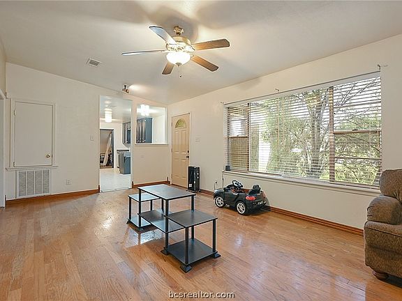 2nd image of 2401 Wilkes St