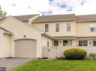 33 Spring Walk Ct, Lancaster, PA 17601