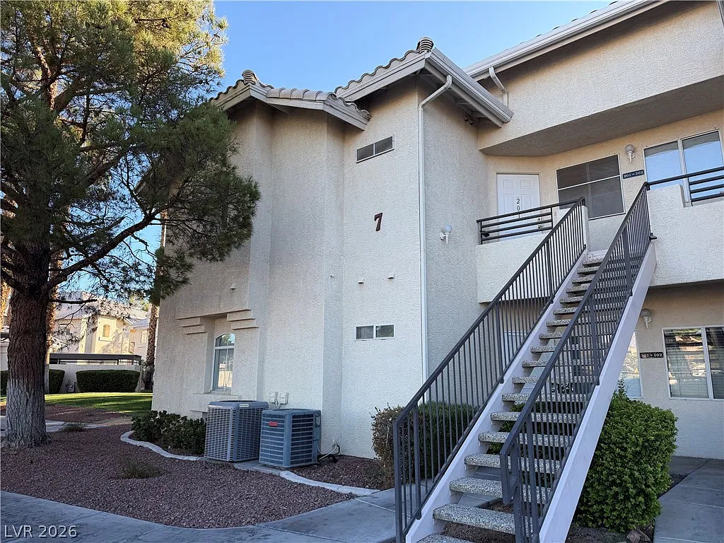 2 bed, 2.0 bath, 1149 sqft, $1,515 — Photo 2