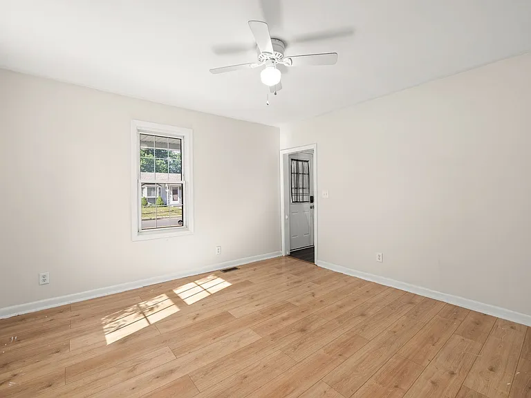100 E Liberty St — Photo 12