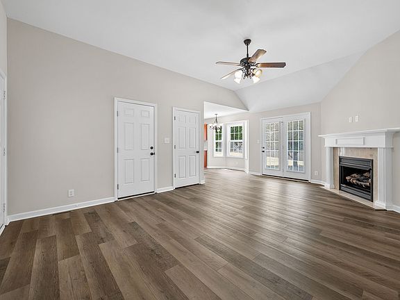 5th image of 320 Maple Park Dr