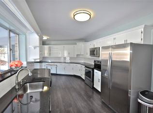 1077 Fox Hill Dr, Indianapolis, IN 46228