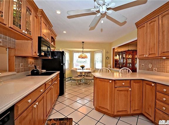 5th image of 7 Dover Hill Dr