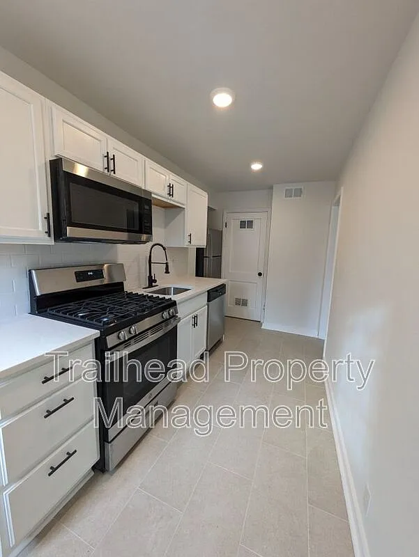 Building Photo - 6425 Brookside Rd #3N