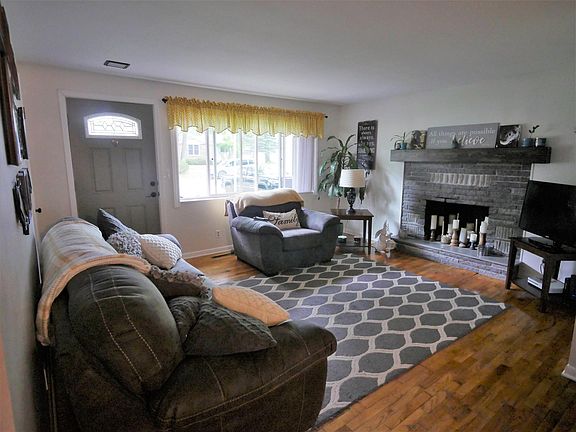 2nd image of 2294 Dault St