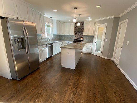 4th image of 15314 Clydelle Ave