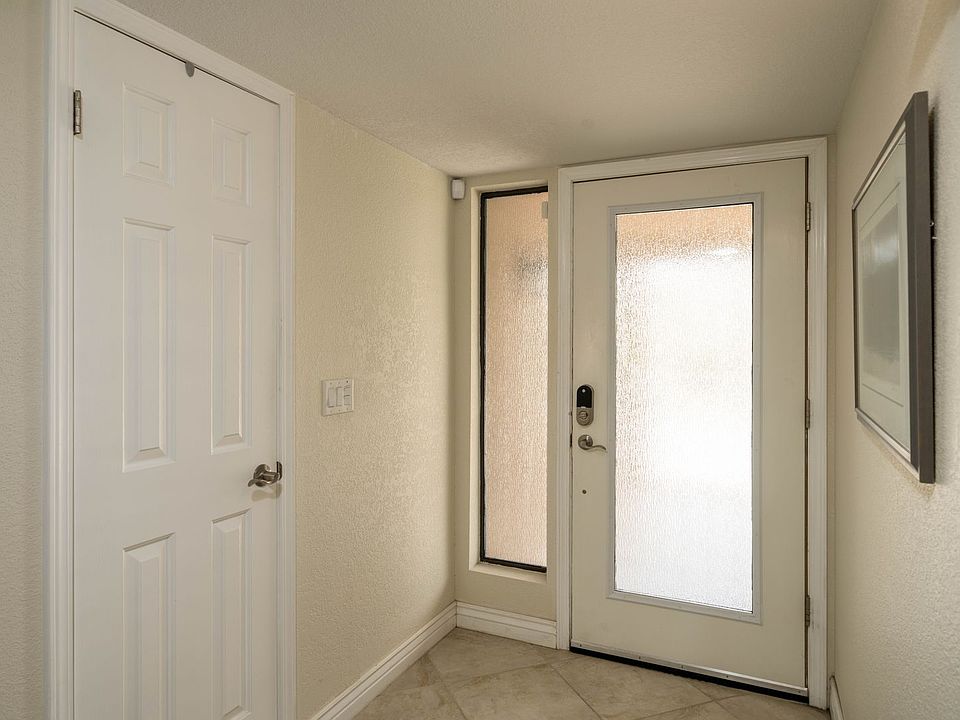 1st image of 550 Hagen Dr