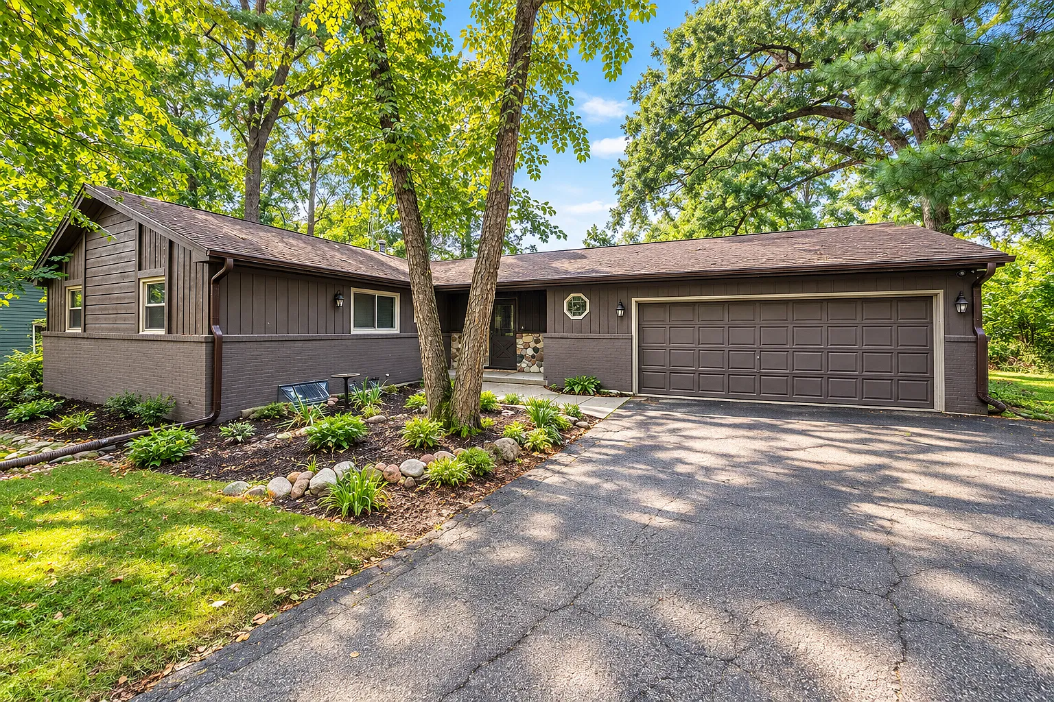 5 bed, 3200 sqft, $4,250 — Photo 1