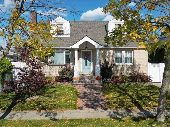 1174 Russell Street, Franklin Square, NY 11010