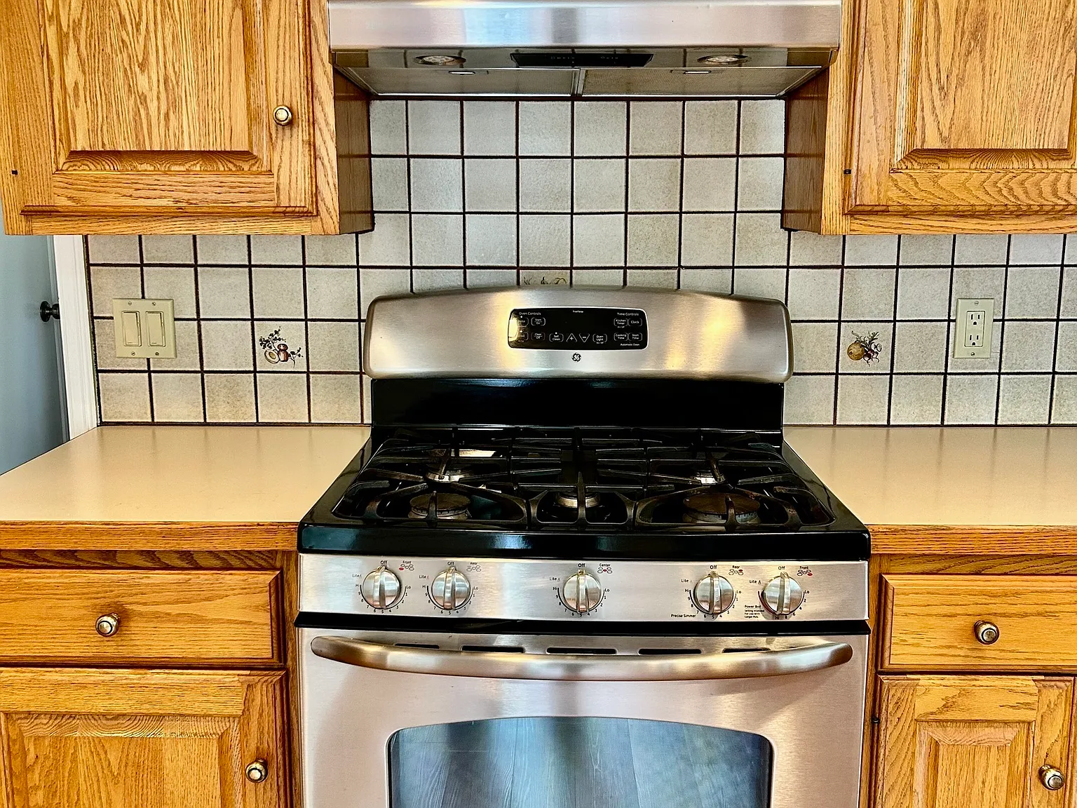 3 bed, 1.5 bath, 1700 sqft, $4,500 — Photo 3